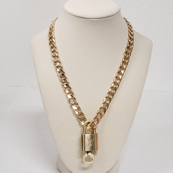 Louis Vuitton Lock & Key Gold with Unbranded Cuban Style Gold Plated Chain - Picture 6 of 9